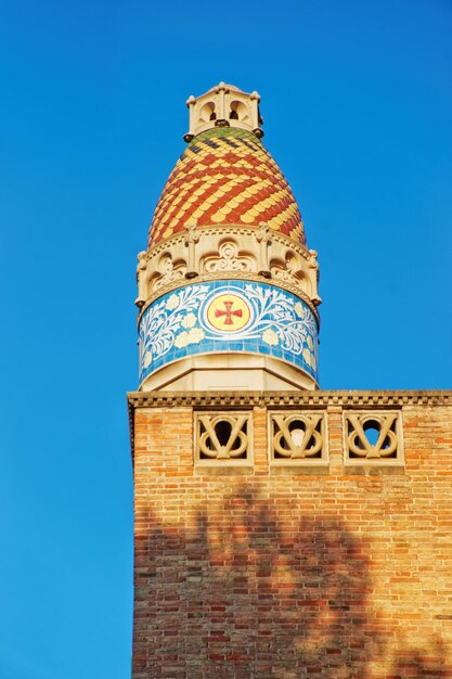 Detail van het Hospital de Sant Pau in Barcelona in Spanje. In het Engels wordt het Hospital of the Holy Cross en Saint Paul genoemd. Vroeger was het een ziekenhuis. Nu is het een museum