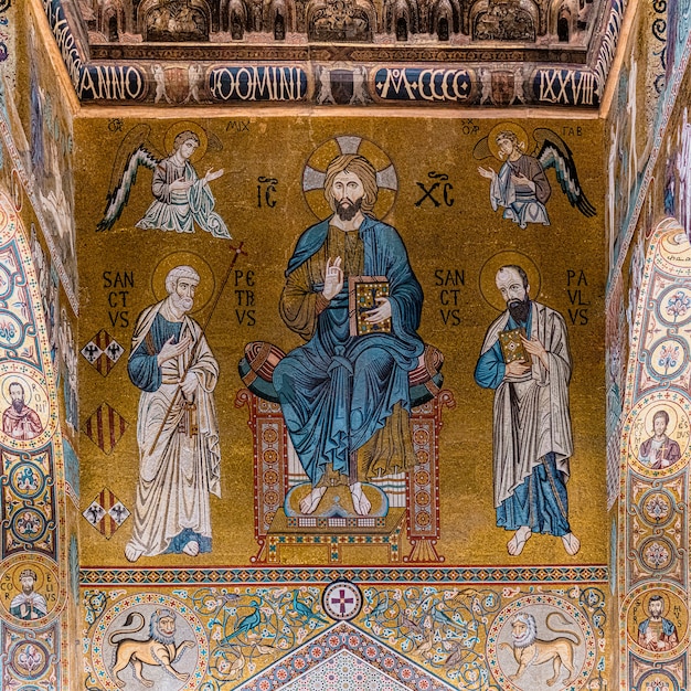 Foto detail van het mozaïek van het gewelf in de paltskapel in palermo. paleis van de noormannen. italië.