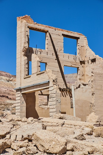 Detail van ingestort bankgebouw in spookstad Rhyolite