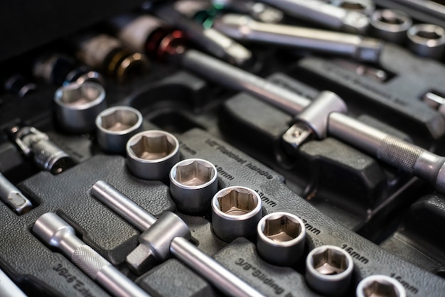 Detail van lade met dopsleutels in een werkplaats