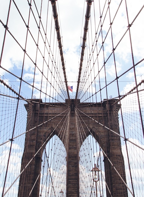 Detail van symmetrische ophangkabels van de Brooklyn Bridge