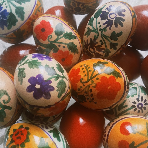 Photo detailed view of hand painted easter eggs traditional custom in bucovina romania