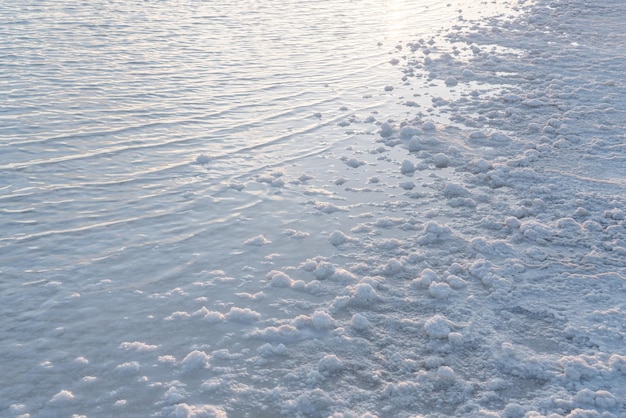 写真 塩湖の塩の結晶の詳細 中国の青海の写真