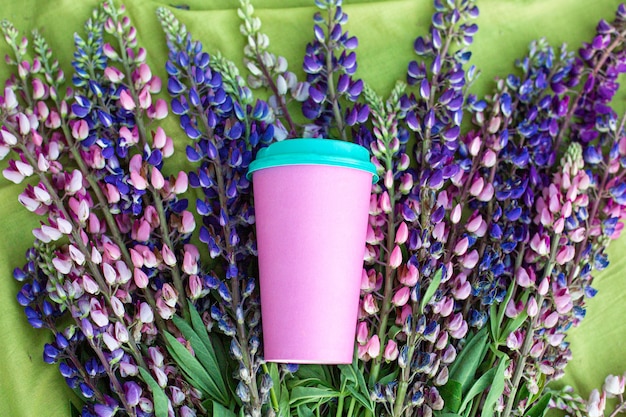 Foto details over violette bloemen met filtereffect