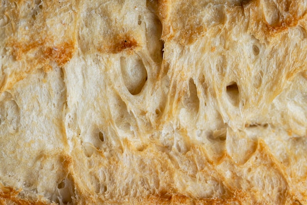 Details van een heel zacht en vers brood zacht en vers brood tijdens het koken en de voorbereiding voor het snijden