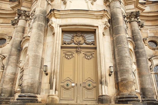 Details van historische gebouwen Enorme houten deuren