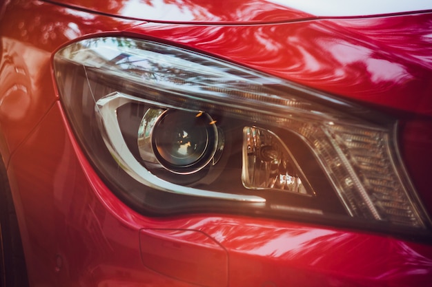 Detailschoonheid en snelle auto met koplamp