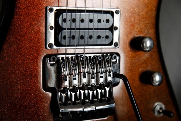 Detailweergave elektrische gitaar zoom in op floyd rose zeer ondiepe scherptediepte afbeelding