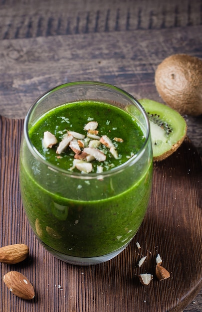 Detox Dieet, Schoon Eten Veganistische Drank Concept. Verse groene sappen of smoothies