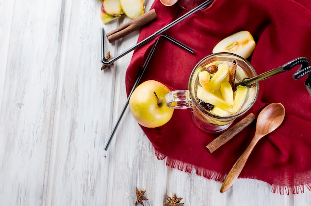 Photo detox water with apples and spices - anise, cinnamon