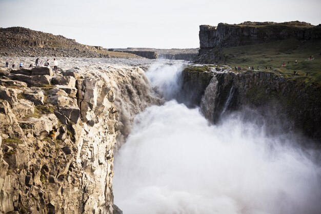 曇りの天気でアイスランドの Dettifoss 滝