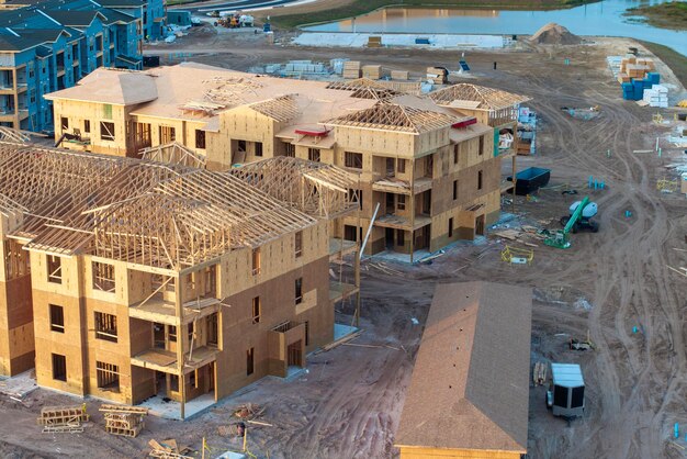 Photo development of residential housing in american suburbs unfinished frames of apartment condos with wooden roof beams under construction real estate market in the usa