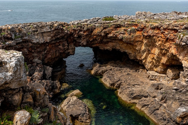 Devils mouth boca do inferno скалистое побережье, атлантический океан, кашкайш, португалия