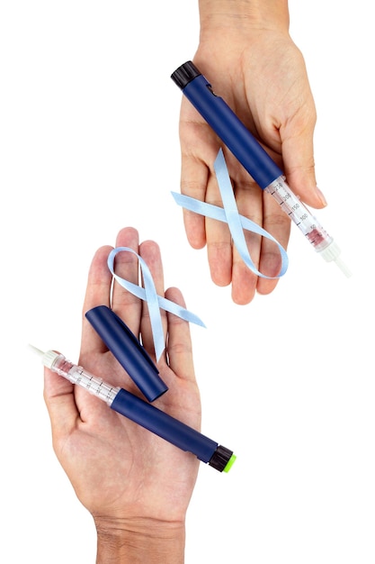 Photo a diabetic syringe pen with a needle and a blue ribbon are located opposite each other young hands