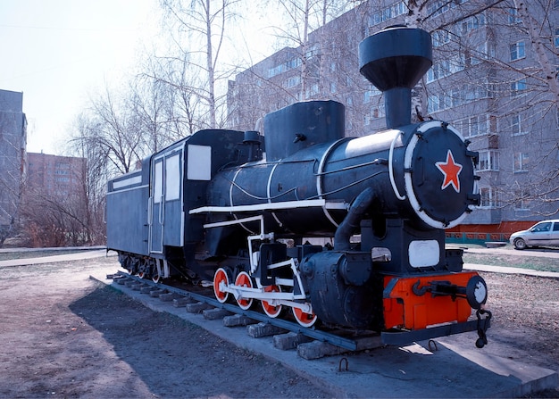 Diagonale USSR stoomlocomotief zwarte achtergrond hd