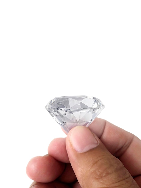 Diamant juweel in de hand geïsoleerd op witte achtergrond