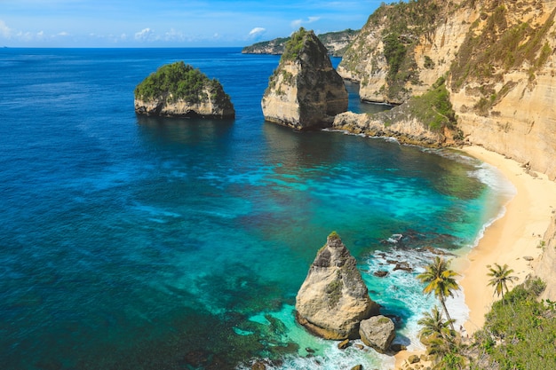 Пляж диаманта в острове Nusa penida, Бали в Индонезии.