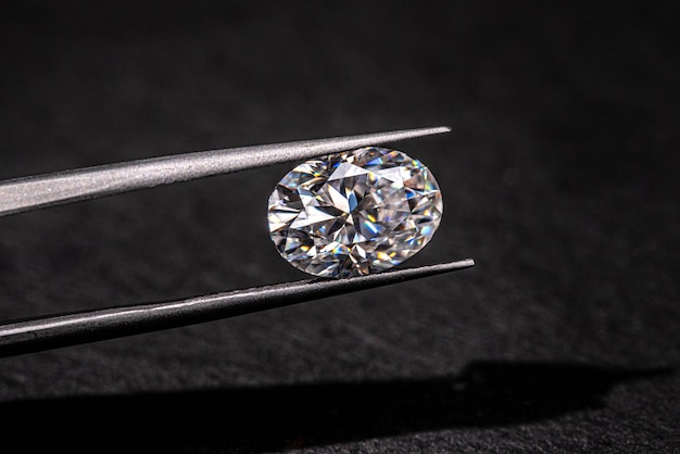 Алмаз используется, чтобы быть бриллиантом.