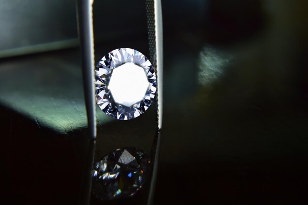 사진 다이아몬드는 값비싸고 희귀한 보석을 만들기 위해