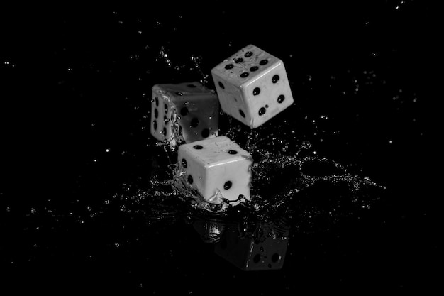 Photo dices splashing on the water surface