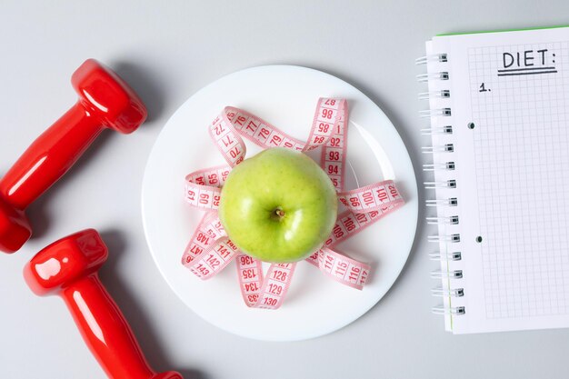 Dieet en gewichtsverlies gezonde levensstijl samenstelling met meetlint