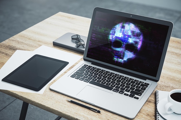 Diefstal van persoonlijke gegevens en systeemhacking concept met digitale grafische schedel op laptop scherm digitale tablet notities en koffiemok op houten tafel 3d-rendering