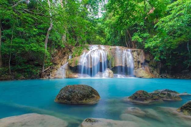 Diepe bos Erawan-waterval