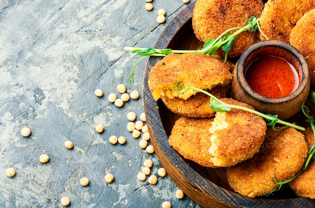 Diet cutlets from peas.