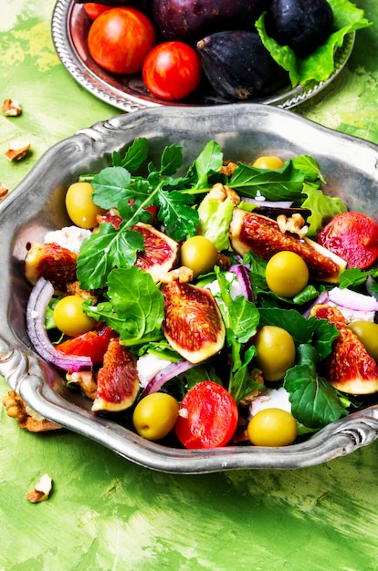 Dietary salad with figs