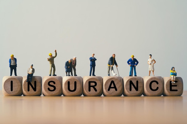 写真 保険に関するさまざまなキャリア 保険の文言は、リスクを確保し、生命の健康と財務の概念の安定性を保証するために重要です