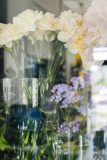 Foto diversi fiori freschi primaverili