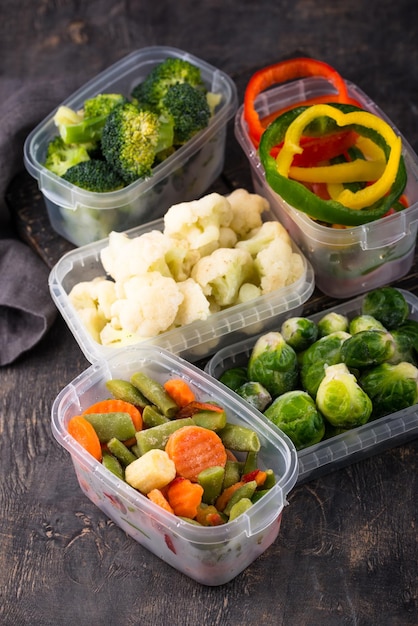 Различные замороженные овощи для хранения продуктов