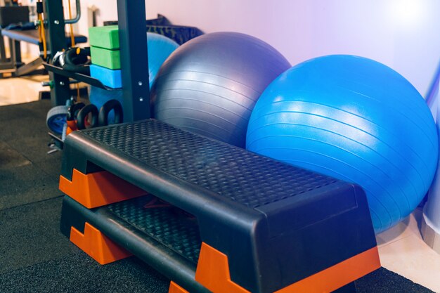 Photo different kinds of sport equipment in the fitness club indoors.