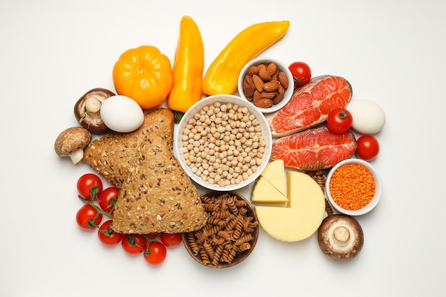 Концепция различных продуктов из продуктовых ингредиентов для приготовления пищи