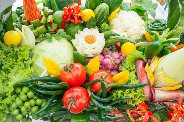 Fondo differente delle verdure grezze, cibo sano, erba organica delle verdure