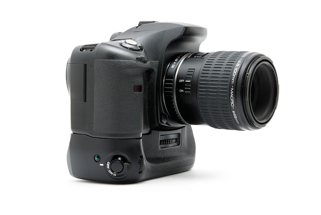 Цифровая камера с объективом, изолированные на белом