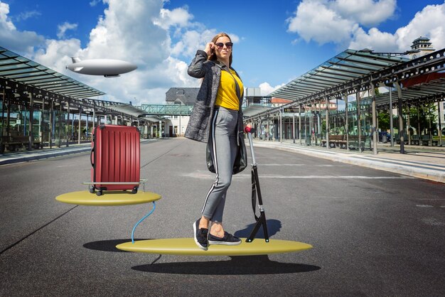 Foto immagine composita digitale di una ragazza adolescente con un bagaglio che levita sulla strada