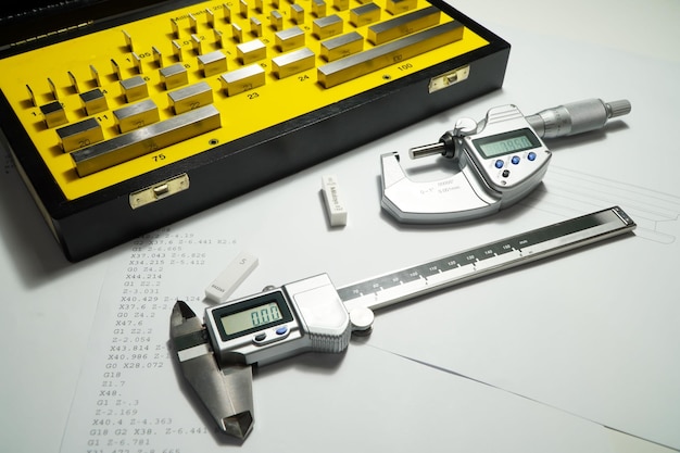 Digital micrometers and digital vernier calipers perform calibration on block gradesGauge Blocks Precision Metric