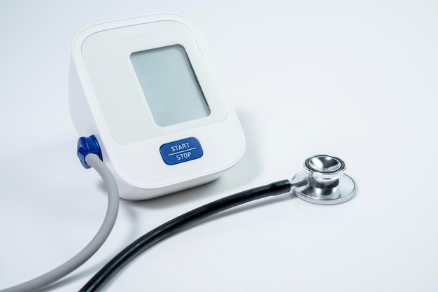 Digital monitor for measuring blood pressure