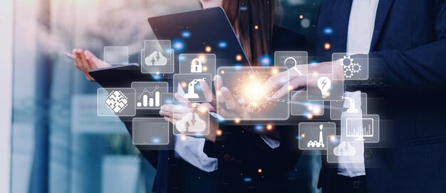 디지털 전환 기술 전략 비즈니스 프로세스 및 데이터의 디지털화 및 디지털화 운영 최적화 및 자동화 고객 서비스 관리 인터넷 및 클라우드 컴퓨팅