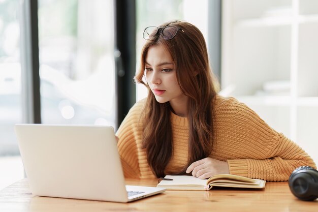 Digitale onderwijsrevolutie Studentgericht online leren transformeert de toekomst van het hoger onderwijs