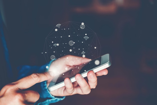 Digitale samengestelde afbeelding van een persoon die een telefoon gebruikt met behulp van pictogrammen