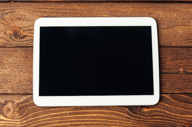 Foto digitale tablet op houten tafel