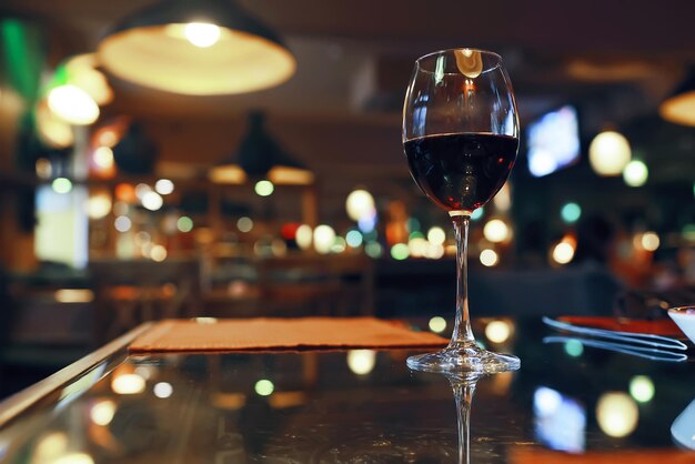 Foto diner op tafel in een café