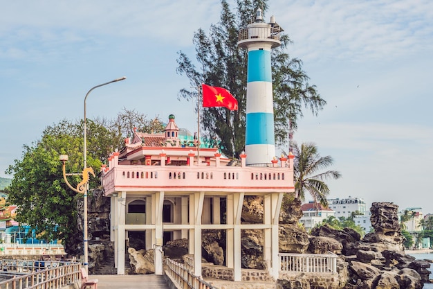 Dinh Cau vuurtoren symbool van het eiland Phu Quoc, Vietnam. Phu Quoc is een Vietnamees eiland voor de kust van Cambodja in de Golf van Thailand