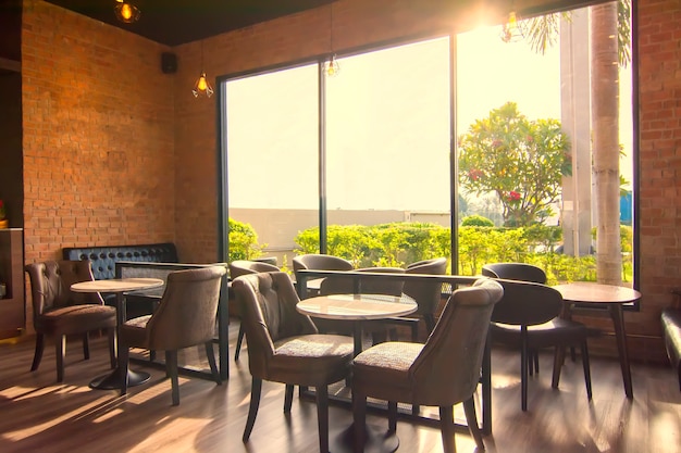 Photo dining table in the restaurant and coffee