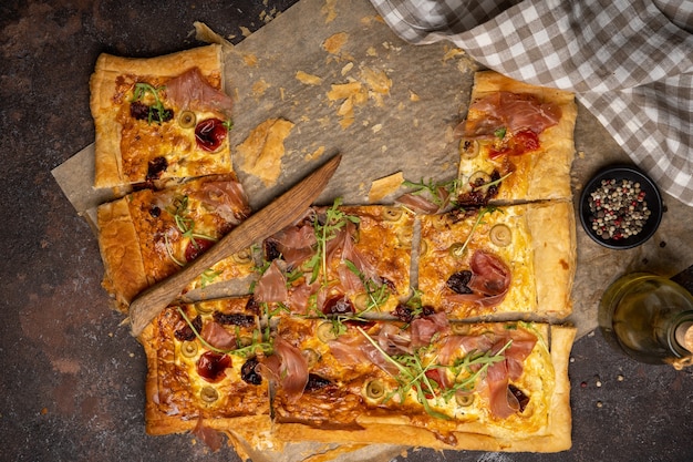 Foto cena, pasta sfoglia, pizza.