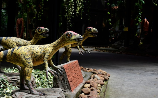 写真 恐竜の像