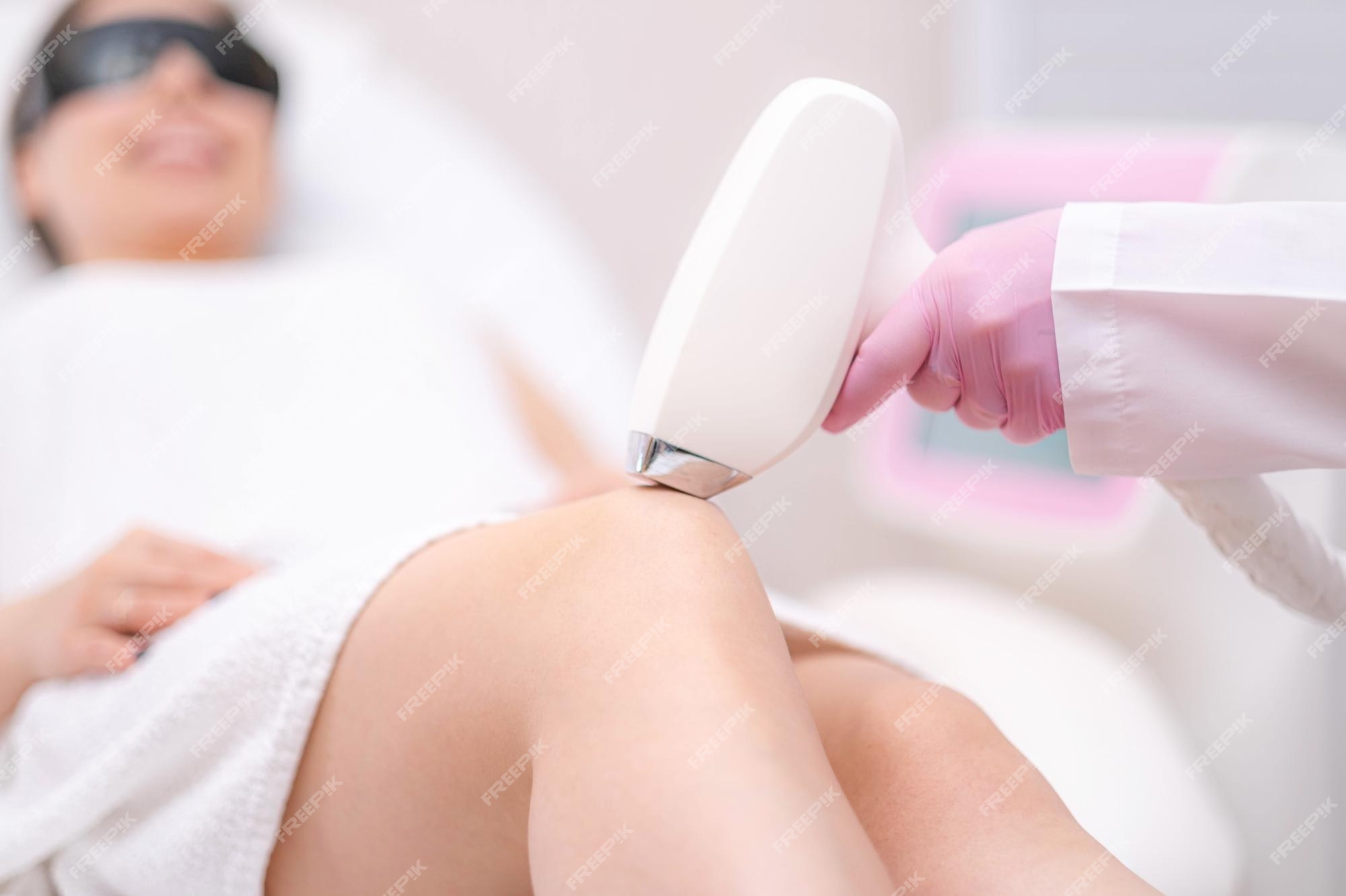Premium Photo | Diode laser hair removal beautician removes hair on beautiful female legs hair removal for smooth Premium Photo | Diode laser hair removal beautician removes hair on beautiful female legs hair removal for smooth