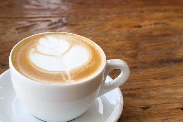 Direct boven cappuccino geserveerd op tafel